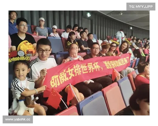 中国女排媒体开放日吸引广泛关注 球迷和记者热情互动共同见证新篇章 中国女排媒体开放日吸引广泛关注 球迷和记者热情互动共同见证新篇章