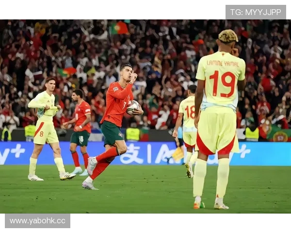 以西班牙全员为葡萄牙鼓掌时亚马尔摘下银牌独自走回更衣室心酸一刻 以西班牙全员为葡萄牙鼓掌时亚马尔摘下银牌独自走回更衣室心酸一刻