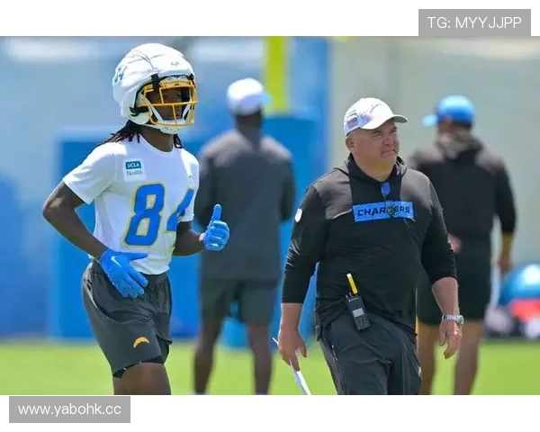 赛后采访中获教练高度评价 称其为球队不可或缺的重要核心