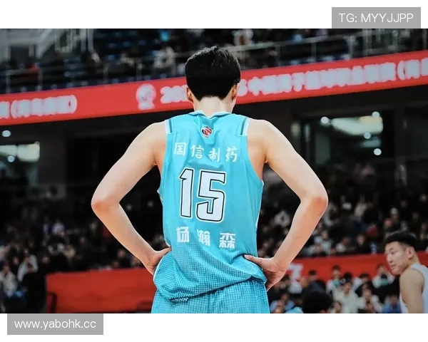 青岛宣布杨瀚森试训爵士细节 参与战术对抗考核表现出色融入迅速